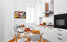 Exclusive 3 Bedrooms Apartment Near Duomo